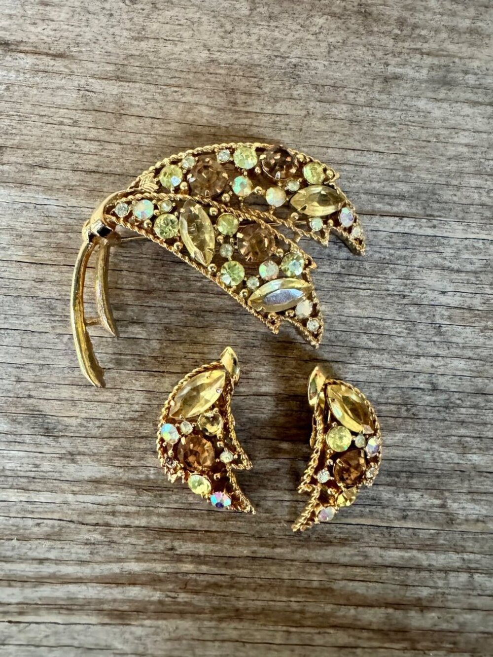 Emmons Rhinestone Lily Flower Brooch Earrings Demi Parure Set Yellow Taupe AB - Picture 10 of 10